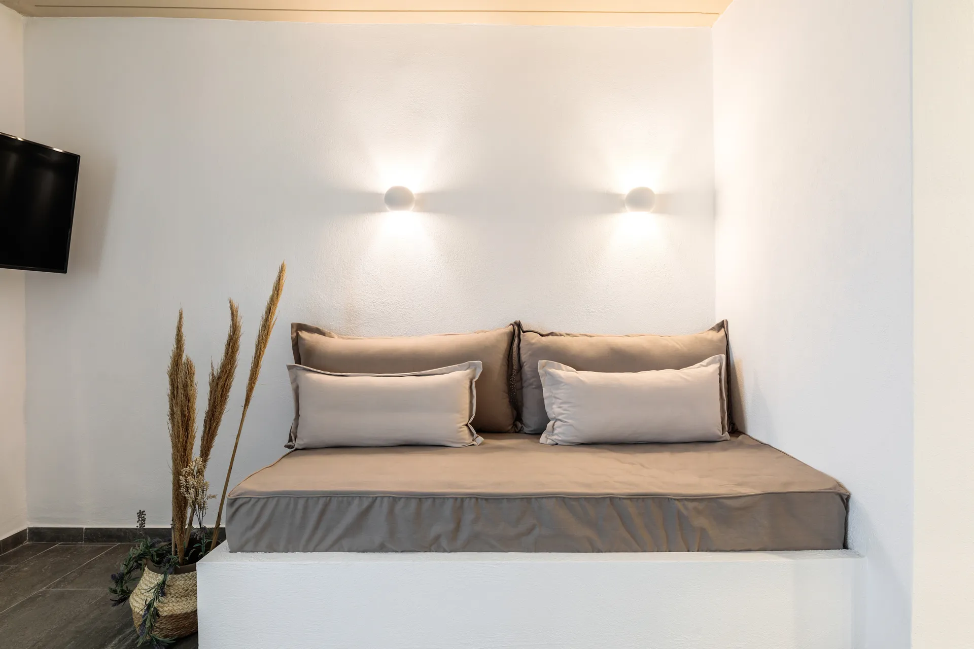 Tiara Holidays - Bay View Suites - Double Room - bed